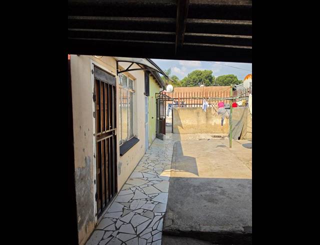 1 BEDROOM HOUSE FOR SALE IN FOREST HILL